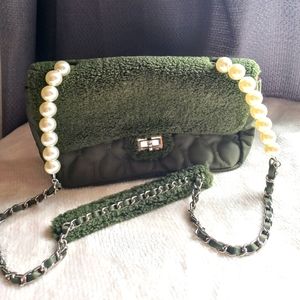 New Green fur with pearl strap purse